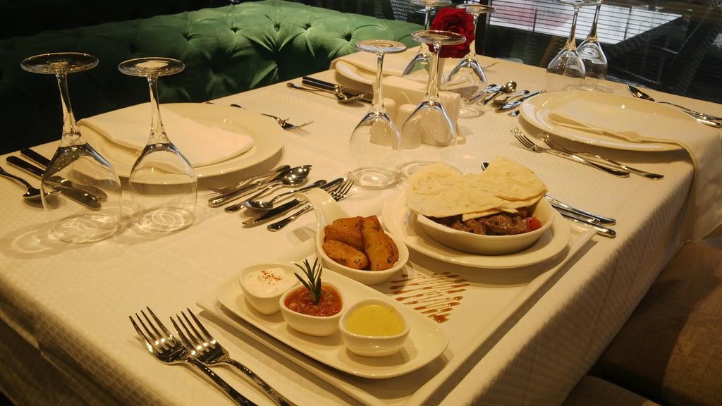 Atasehir Palace Hotel & Conference Istambul Extérieur photo