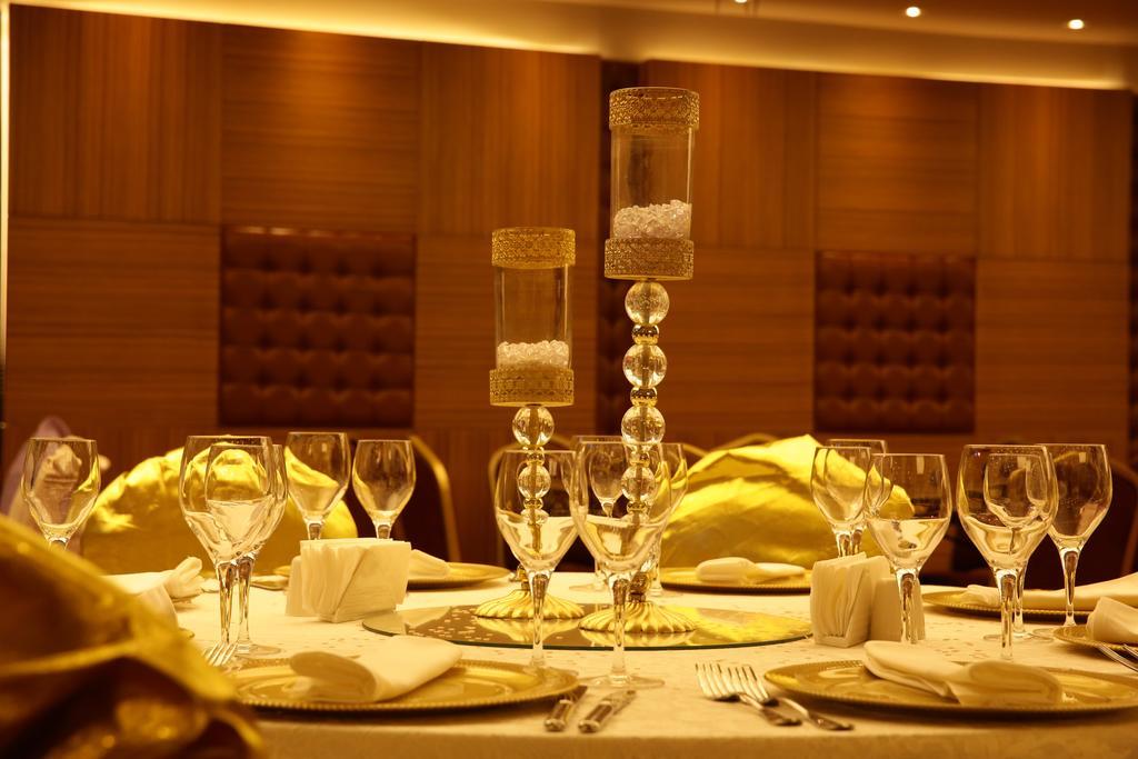 Atasehir Palace Hotel & Conference Istambul Extérieur photo