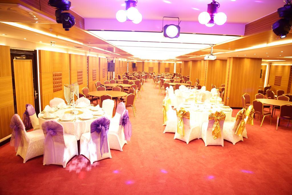 Atasehir Palace Hotel & Conference Istambul Extérieur photo