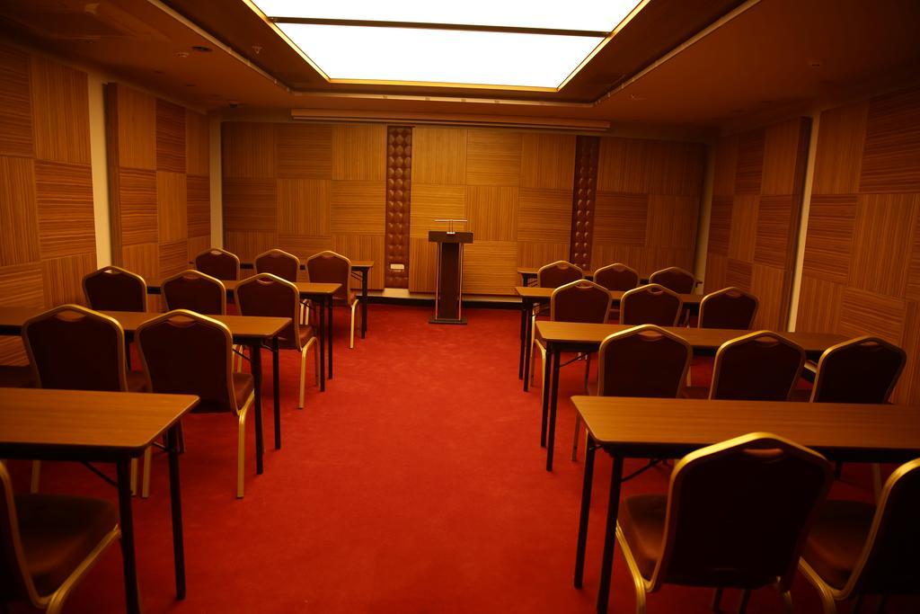 Atasehir Palace Hotel & Conference Istambul Extérieur photo