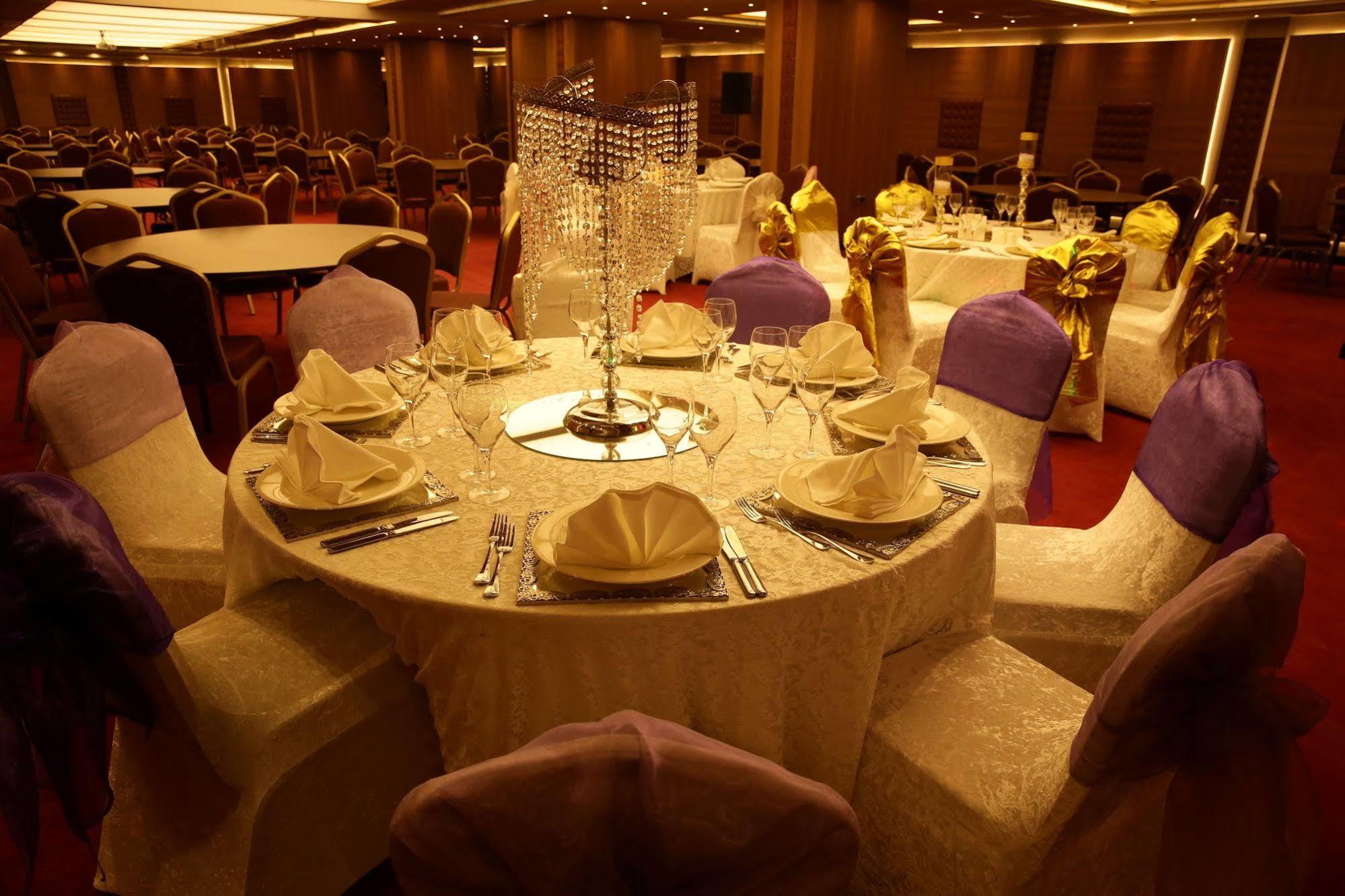 Atasehir Palace Hotel & Conference Istambul Extérieur photo