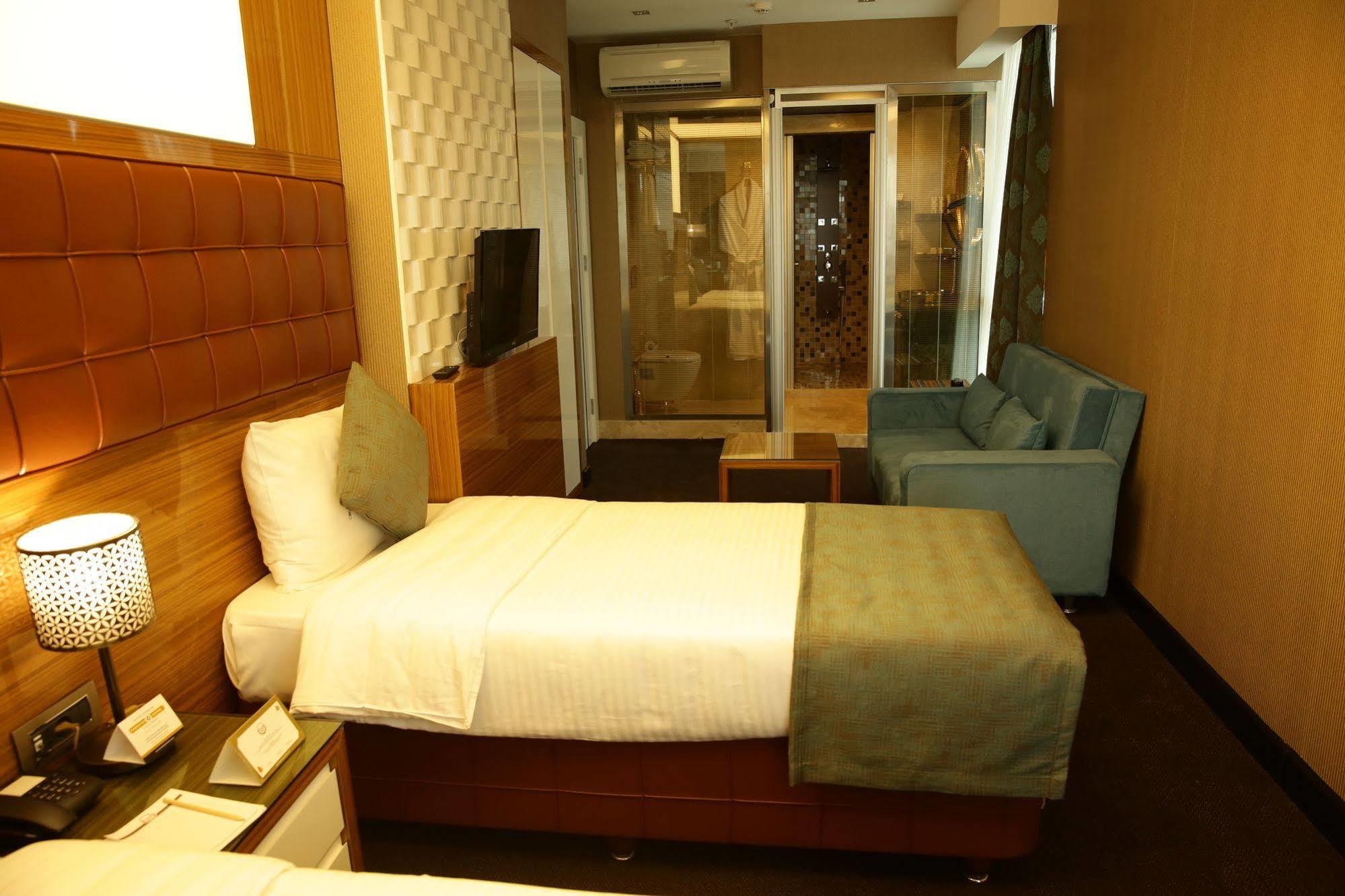 Atasehir Palace Hotel & Conference Istambul Extérieur photo