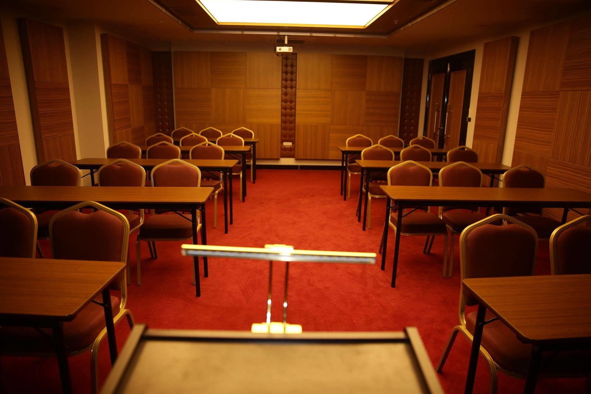 Atasehir Palace Hotel & Conference Istambul Extérieur photo