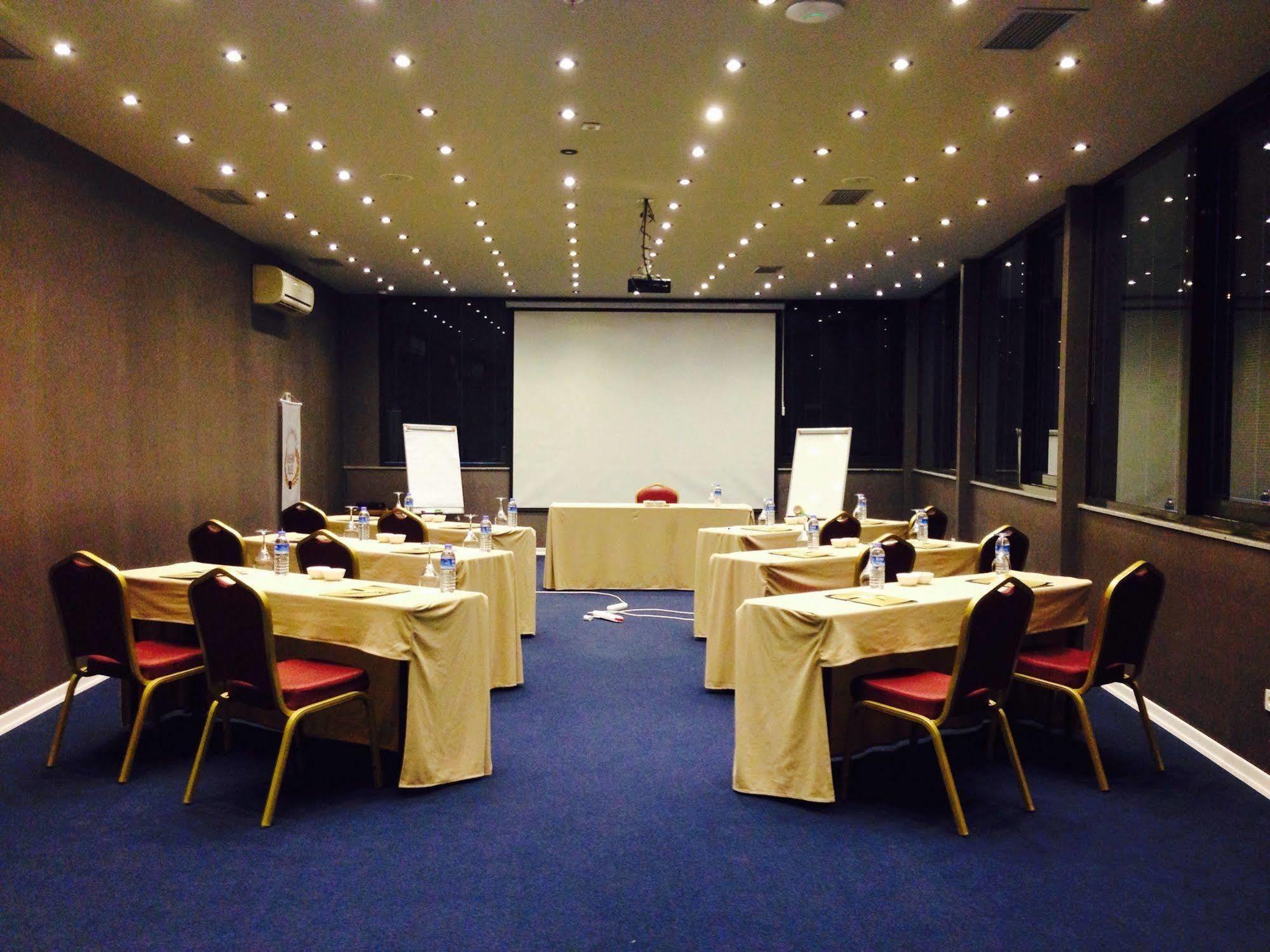 Atasehir Palace Hotel & Conference Istambul Extérieur photo